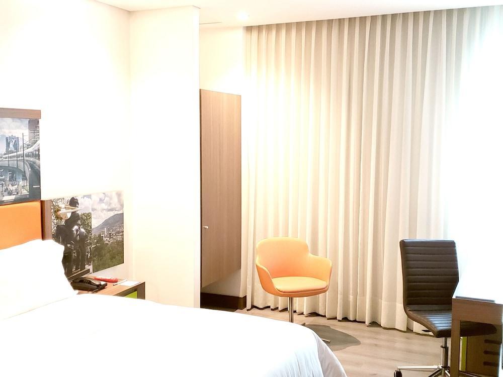Hotel Hampton By Hilton Yopal Esterno foto