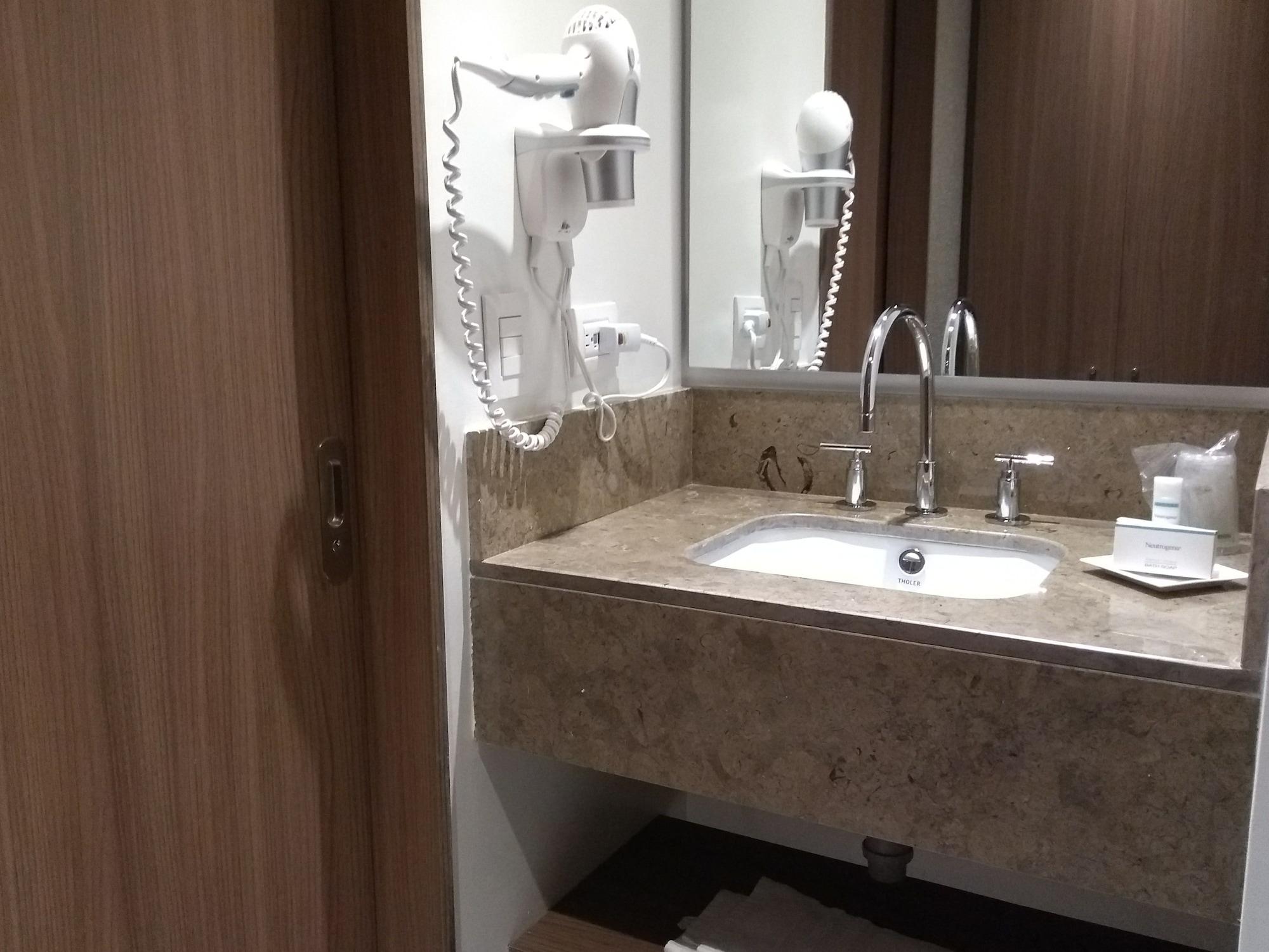Hotel Hampton By Hilton Yopal Esterno foto