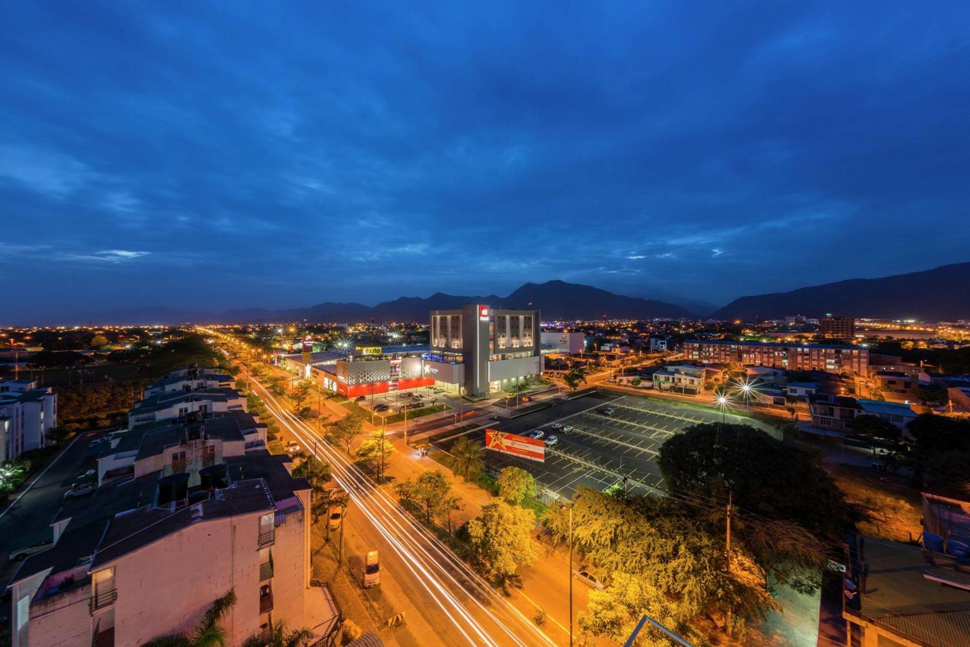 Hotel Hampton By Hilton Yopal Esterno foto